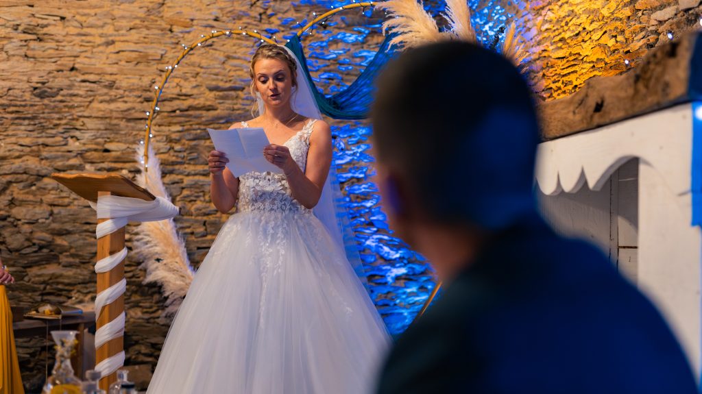 Cérémonie laïque — mariage au Manoir Morgan à Taupont, photo 17