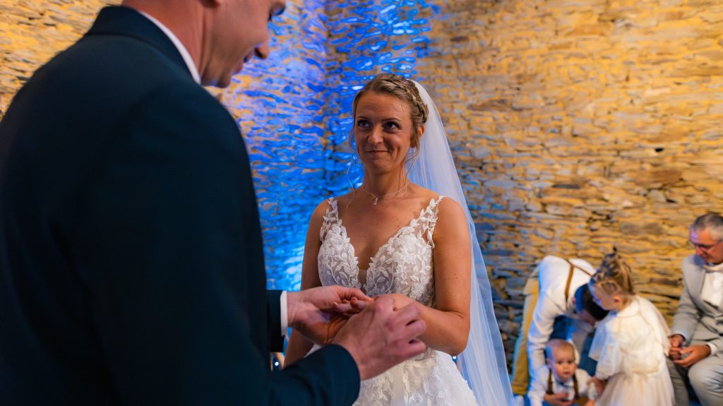 Cérémonie laïque — mariage au Manoir Morgan à Taupont, photo 27