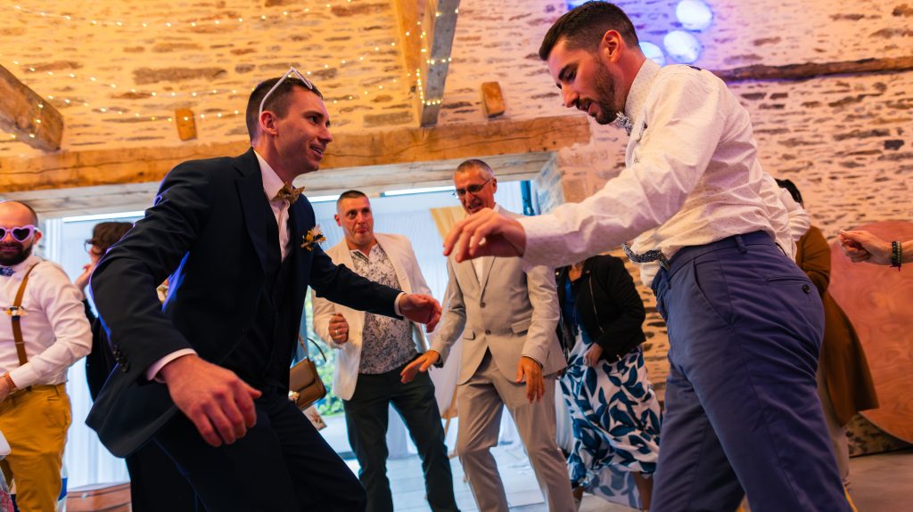 Entrée en salle des mariés — mariage au Manoir Morgan à Taupont, photo 3
