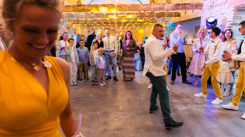 Entrée en salle des mariés — mariage au Manoir Morgan à Taupont, photo 8