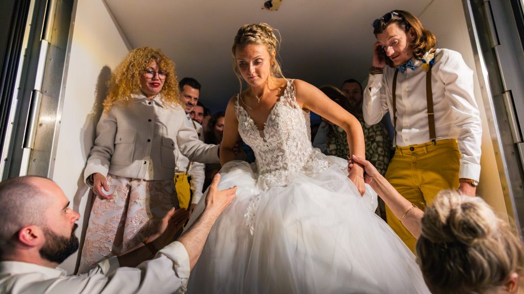 Repas et animations de la soirée — mariage au Manoir Morgan à Taupont, photo 9